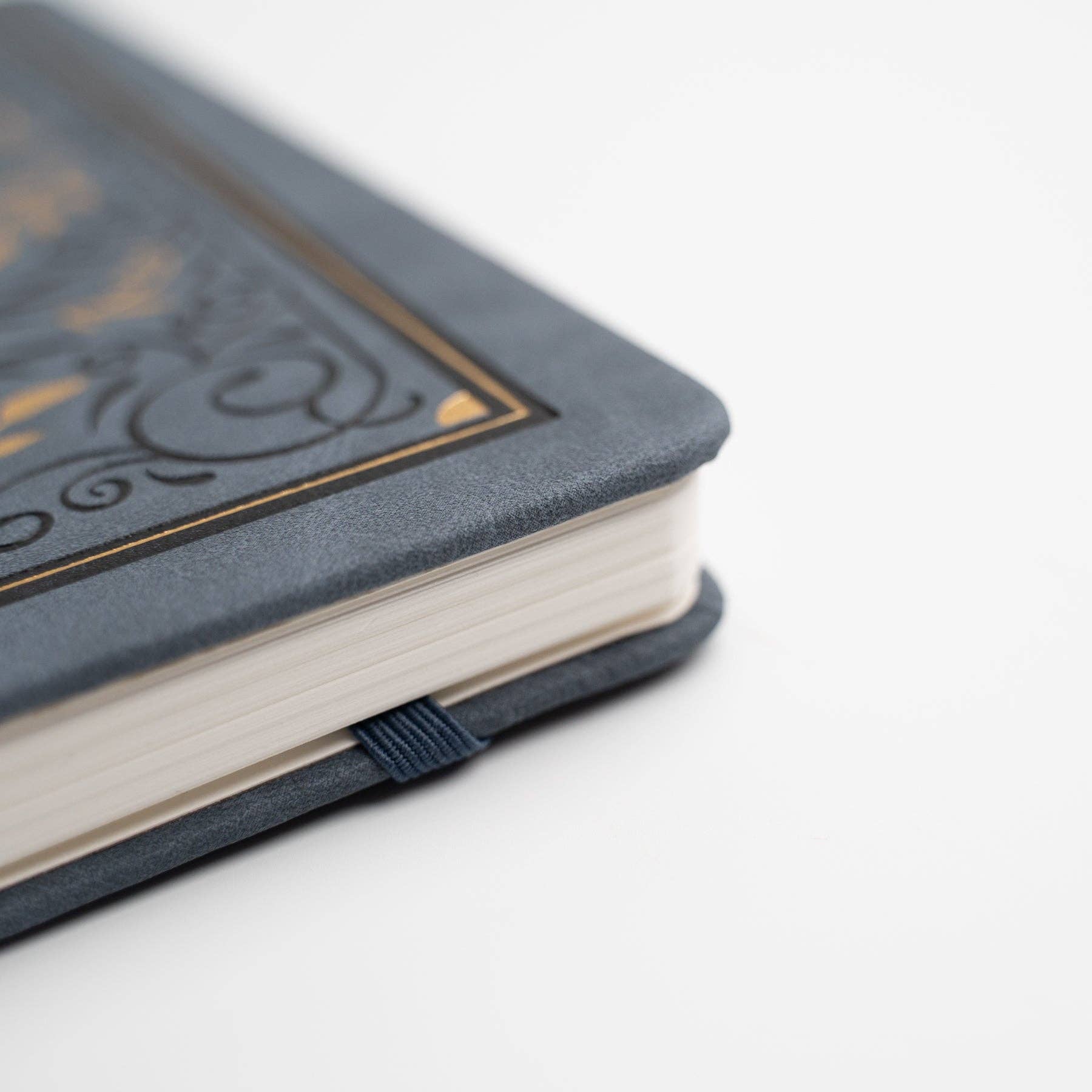 Favorite Story Archer and Olive B5: 96 Pages Junk Journal Album | Storybook in Navy