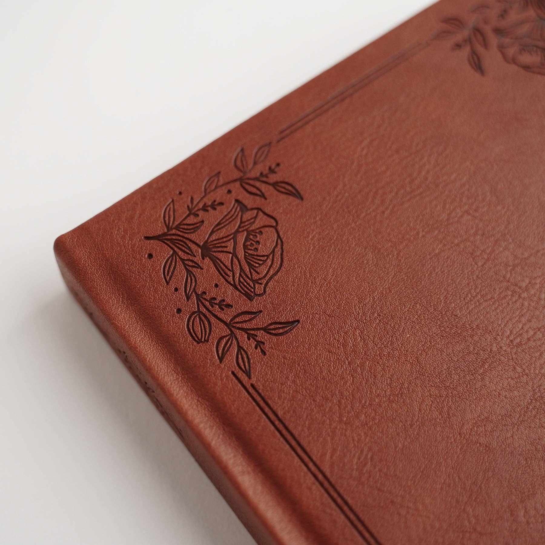 Favorite Story Archer and Olive Minimal Floral Undated Planner A5: 176 Pages
