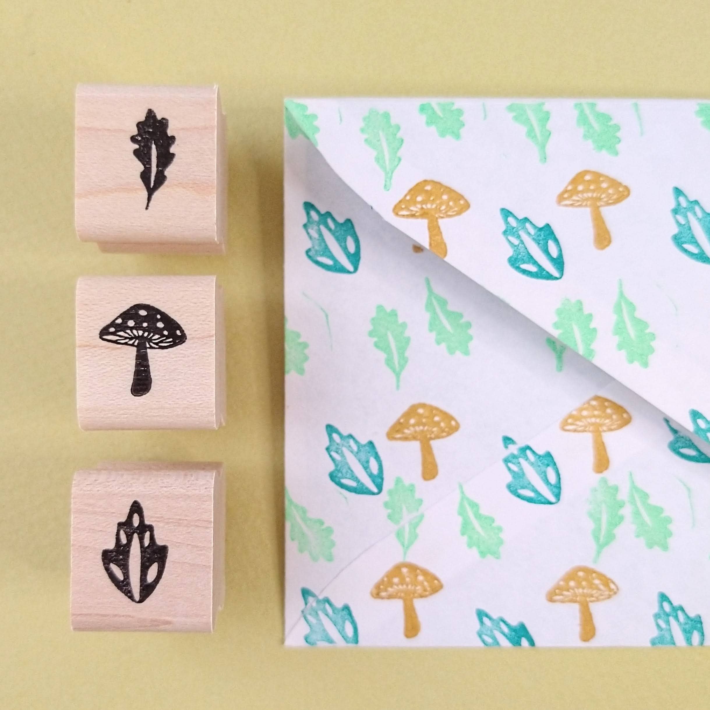 Favorite Story Peppercorn Paper Oak Leaf Mini Stamp