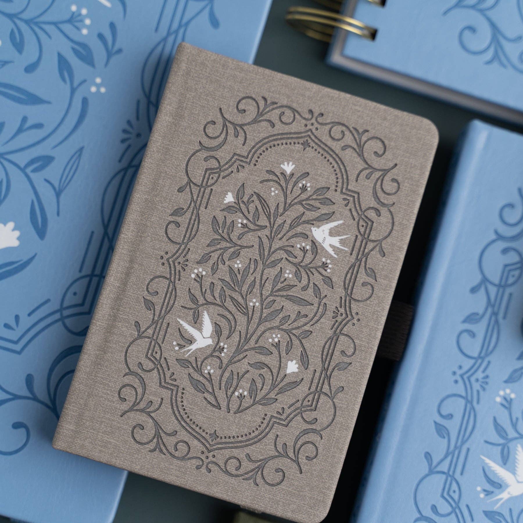 Favorite Story Archer and Olive PS: 112 Pages Songbird in Warm Gray – Dot Grid