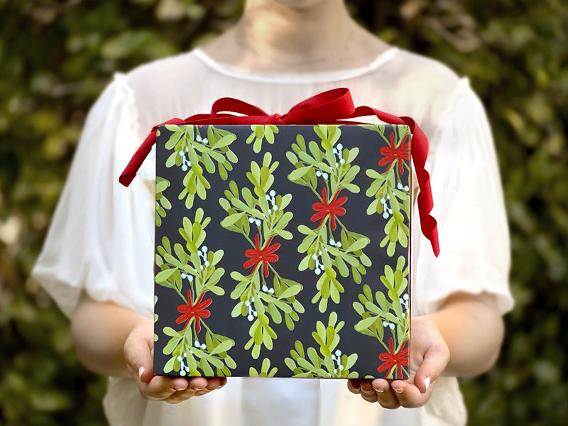 Favorite Story Gift Wrap 5 Sheets Mistletoe Gift Wrap